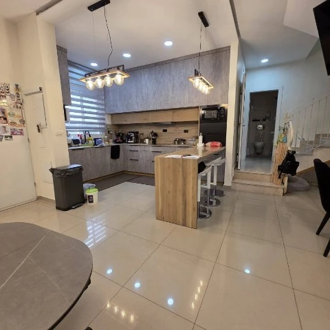 תמונה 2 בגלריה של אנגלו סכסון מגדל העמק | אלון זוהר