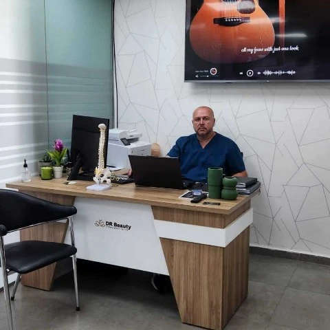 ד״ר אולג דרויאנוב, נוירולוג ואוסטאופת בקליניקה לטיפול מנואלי בחולון