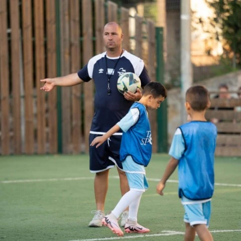 אימון אישי לשיפור שליטה בכדור ויכולות משחק לילדים במגדל העמק