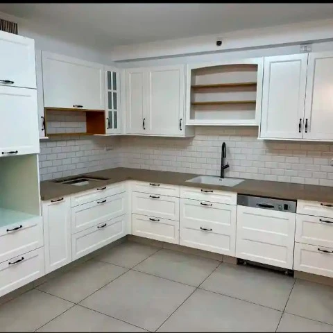 ניקיון יסודי של מטבח בדירה חדשה לפני איכלוס בחדרה