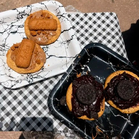 עוגיות לוטוס ואוראו ביתיות עם שוקולד וקינוחים במגדל העמק