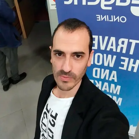 ליאור דדון מ-S.L.R TOURS - מומחה לחבילות נופש לדובאי ודילים זולים לדובאי בהתאמה אישית