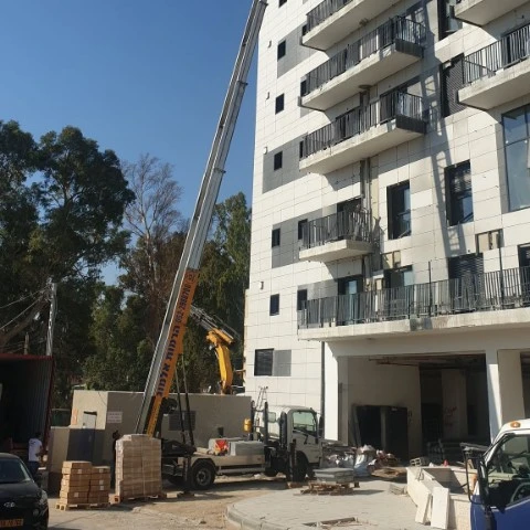 מנוף סולם להרמת חומרי בניין וציוד לקומות גבוהות