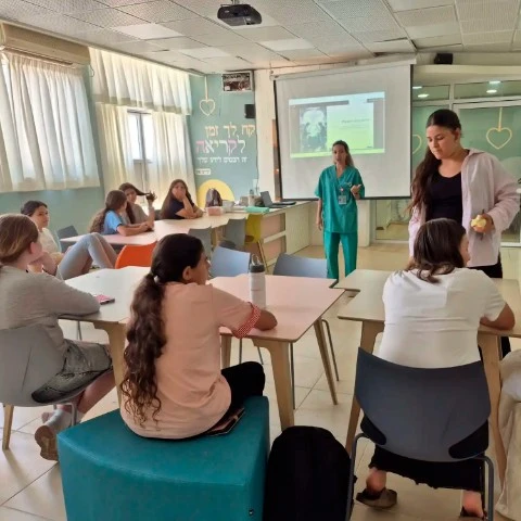 סדנת העשרה לתלמידים בכיתה במסגרת יאסא צפון - מרכז מצוינות בקריית שמונה